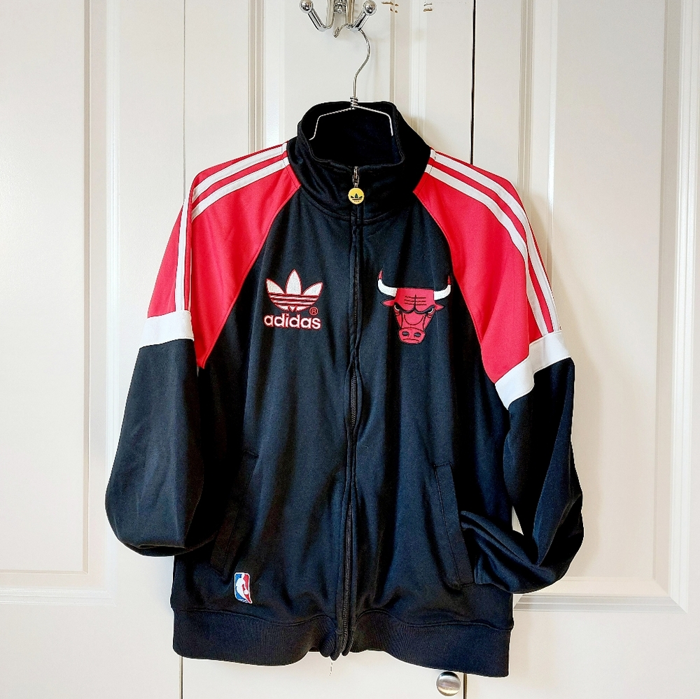 Chicago Bulls Adidas NBA Black and Red Track Jacket size Small Mens Zip‎ Front